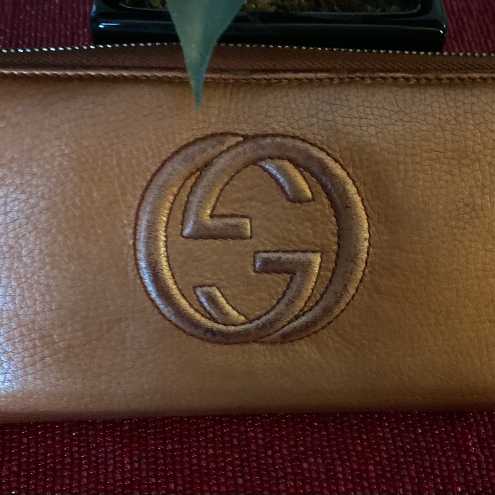 Gucci SohoLeather Zip Wallet